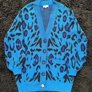 Hello! I am selling a sweater. Great for work and cold environments.